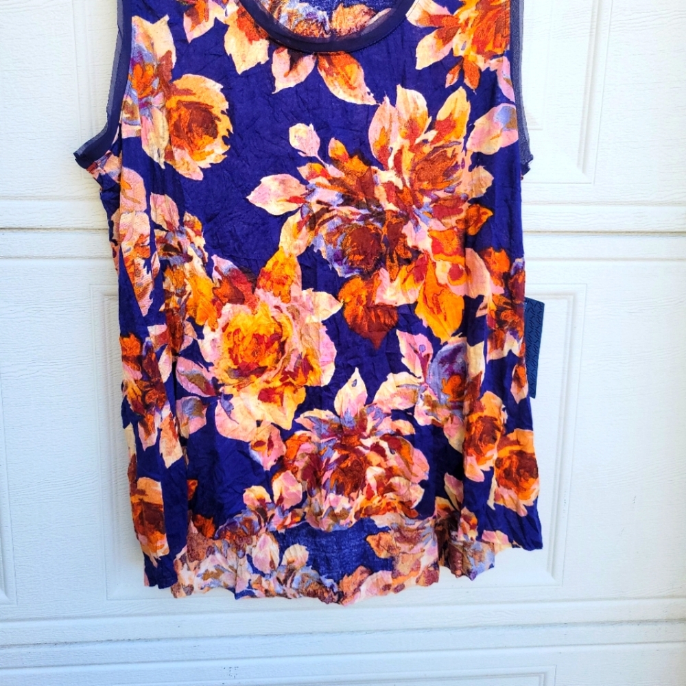 Simply Vera tank top HOST picked - Picture 2 of 4